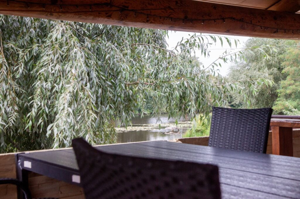 Дім в Києві подобово погодинно на березі річки